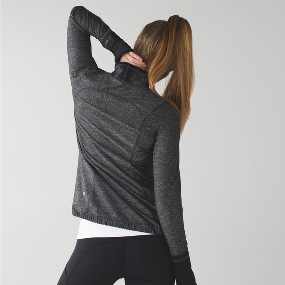 *Sold* Lululemon women's Charcoal Pace pusher 1/2 zip up long sleeve top 8 - Picture 2 of 10